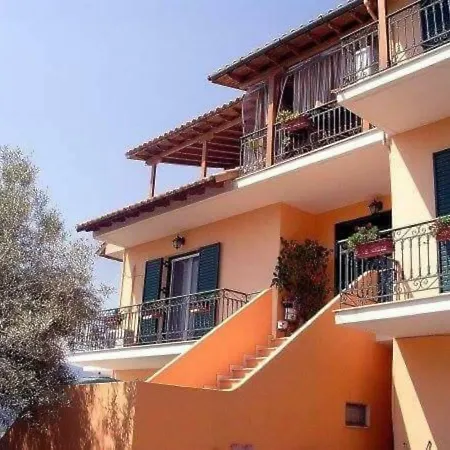 Isabel Sea View & Garden Apartment *